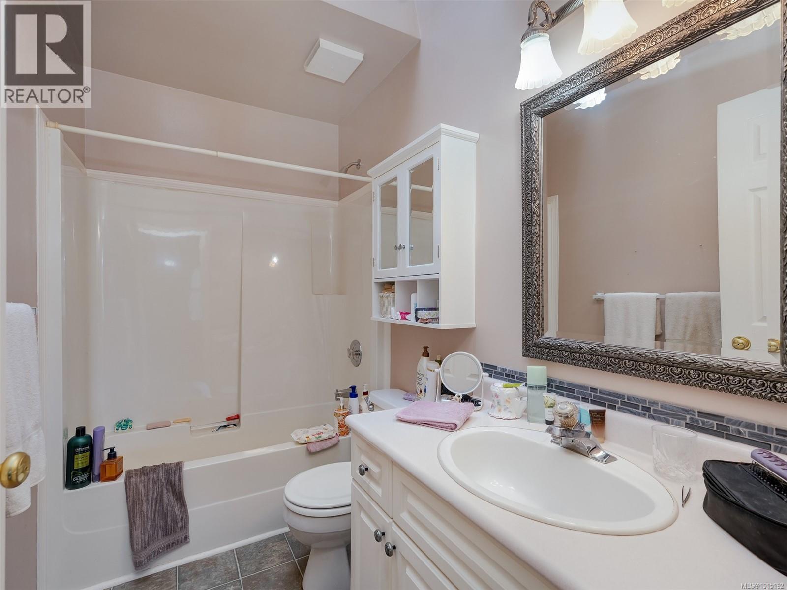 1033 Goldstream Ave, Langford