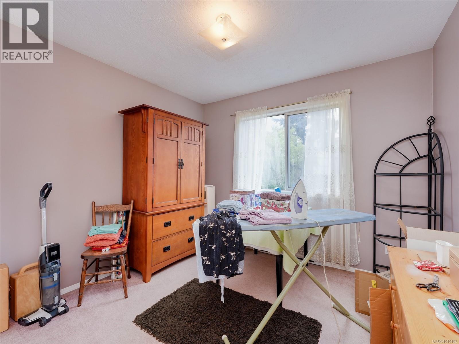 1033 Goldstream Ave, Langford