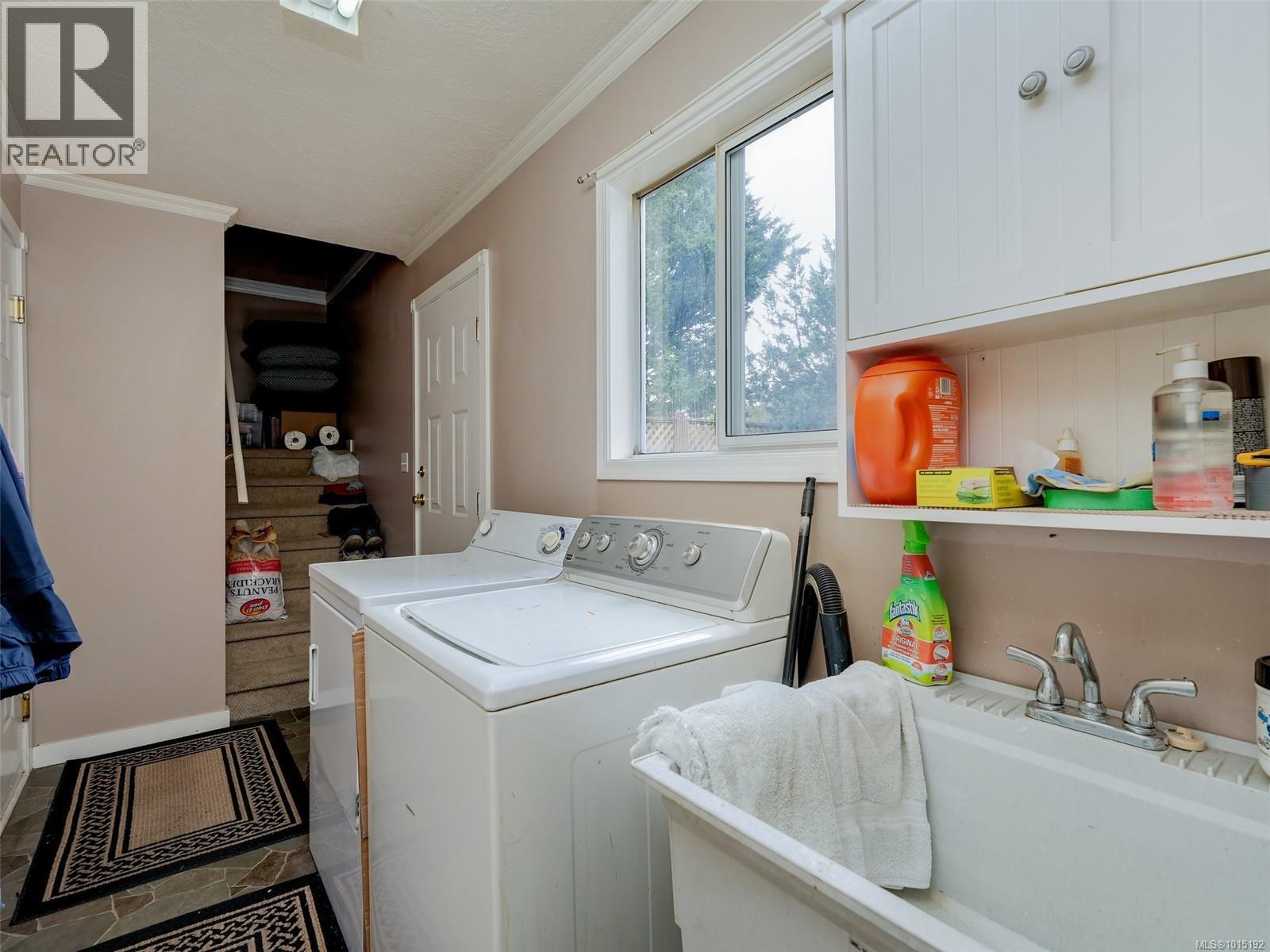 1033 Goldstream Ave, Langford
