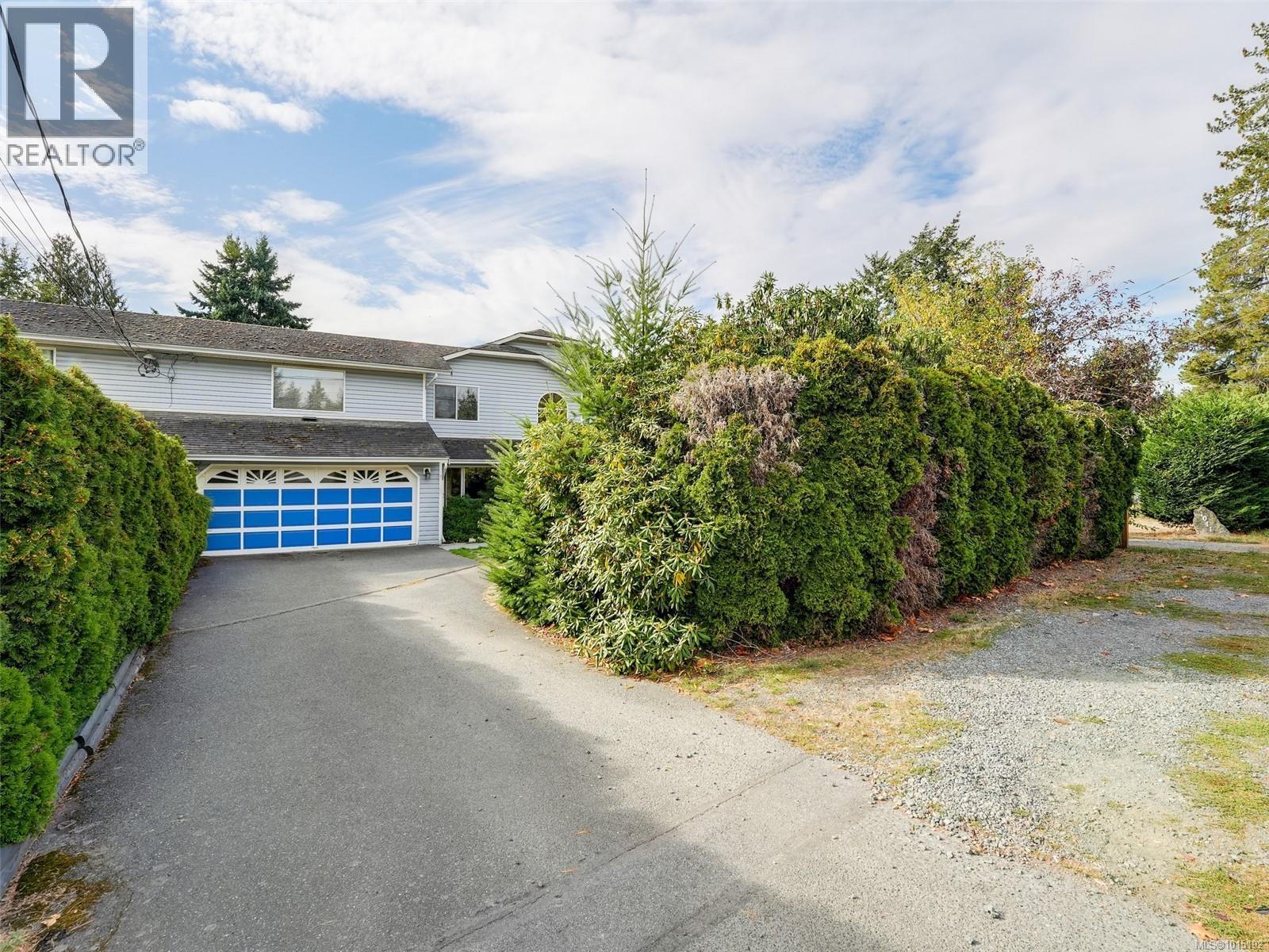 1033 Goldstream Ave, Langford