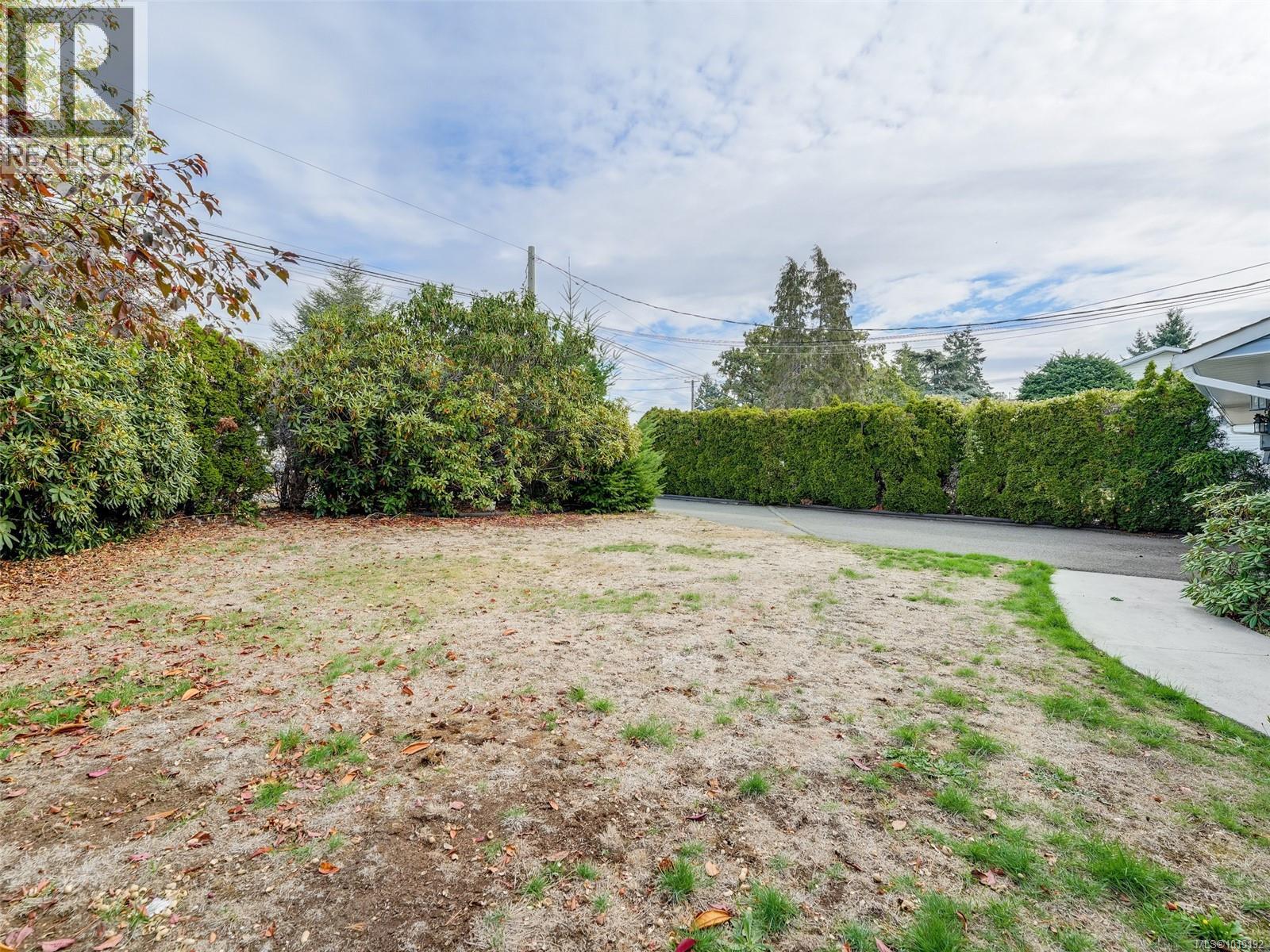 1033 Goldstream Ave, Langford