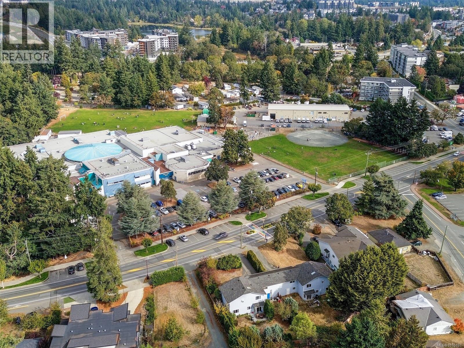 1031 Goldstream Ave, Langford