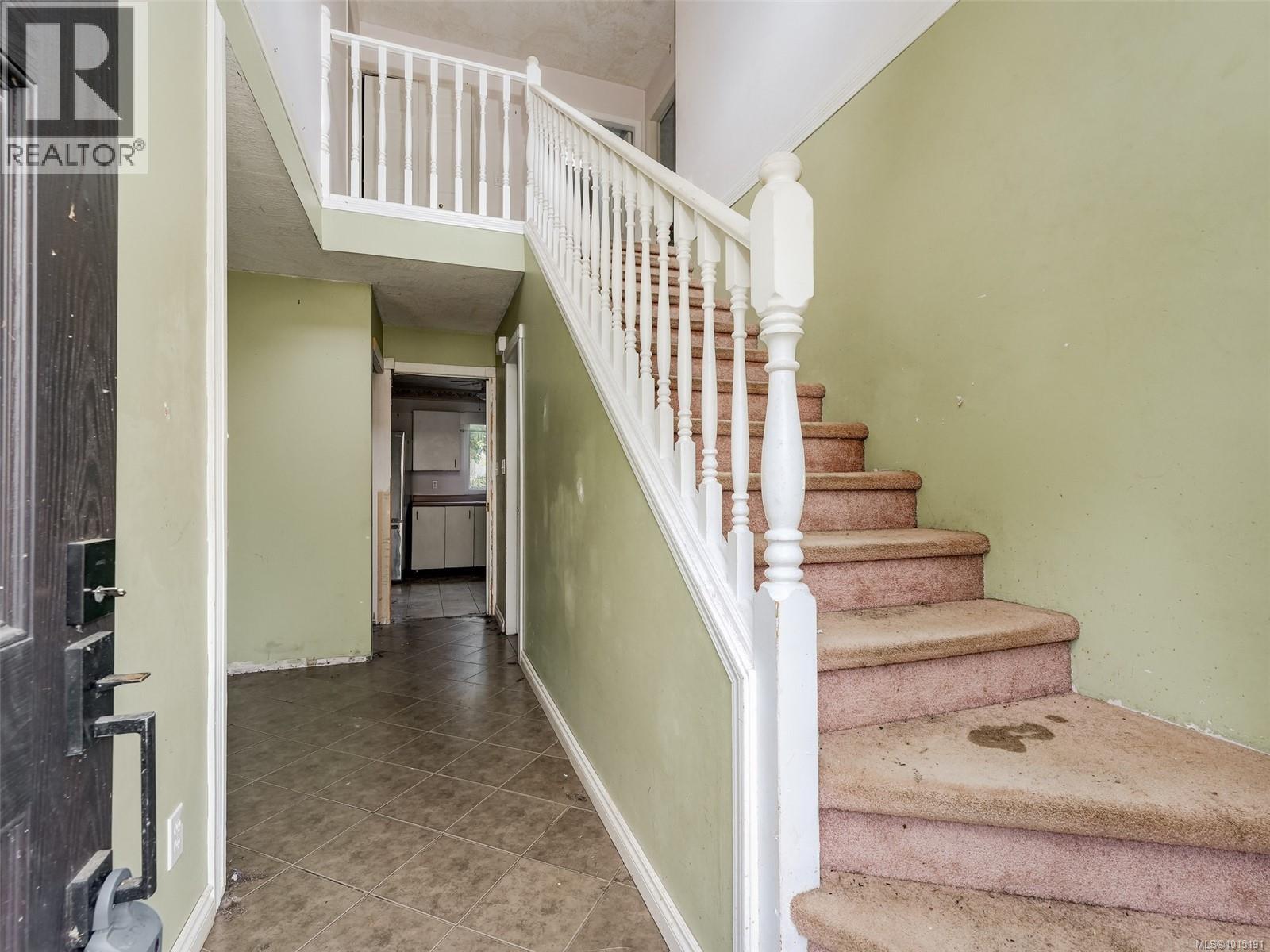 1031 Goldstream Ave, Langford