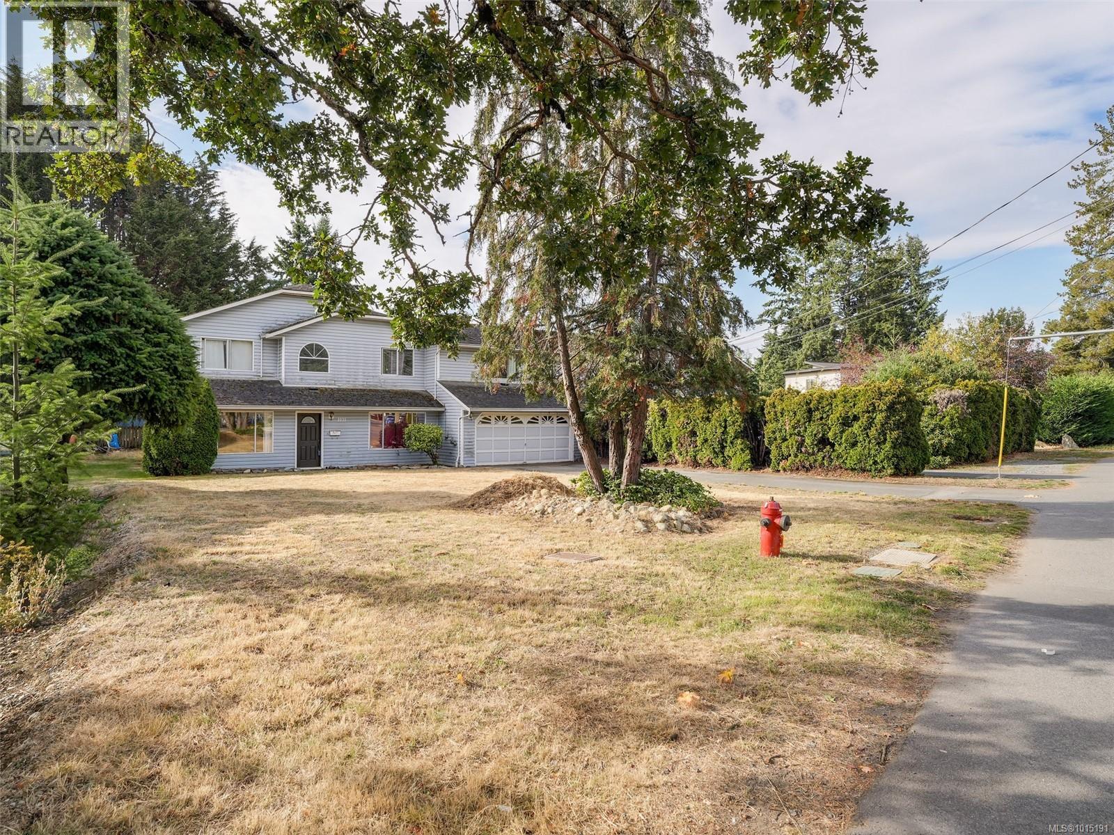 1031 Goldstream Ave, Langford