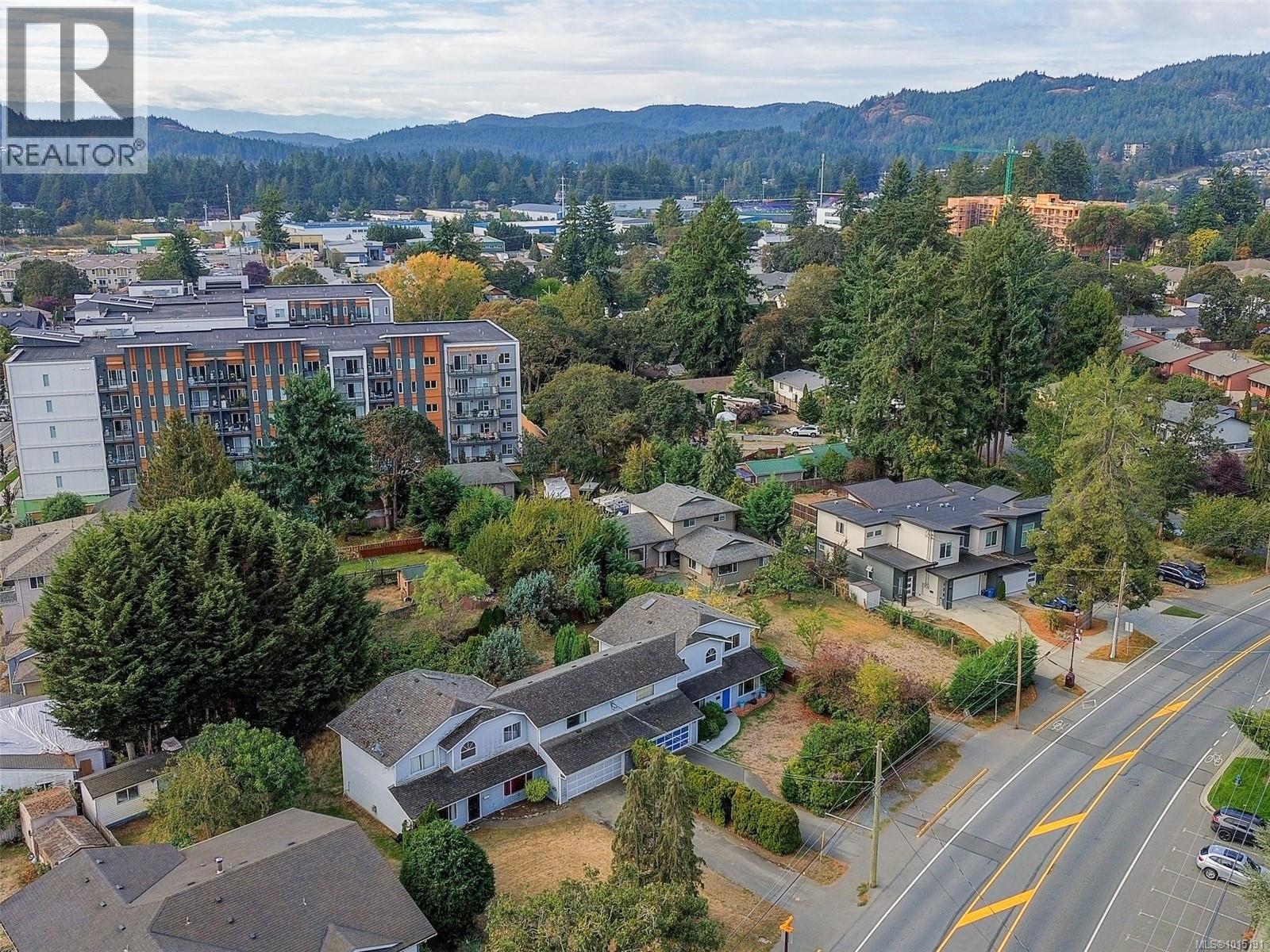 1031 Goldstream Ave, Langford