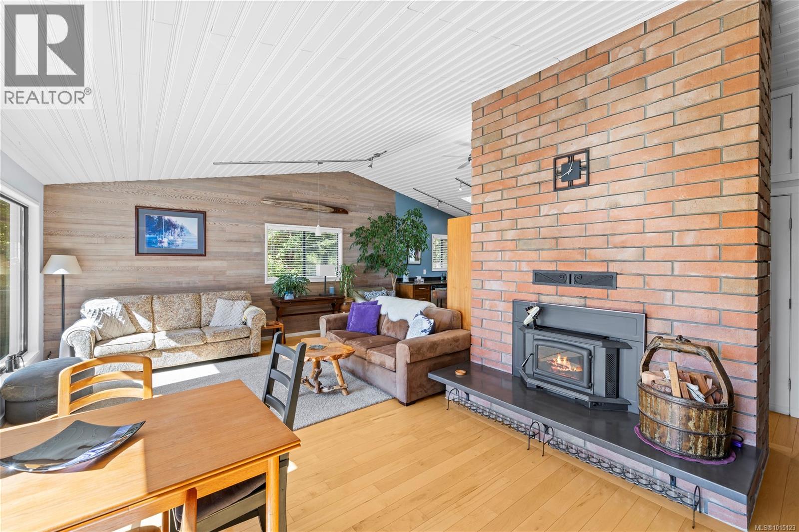 2530 Spring Beach Dr, Gabriola Island