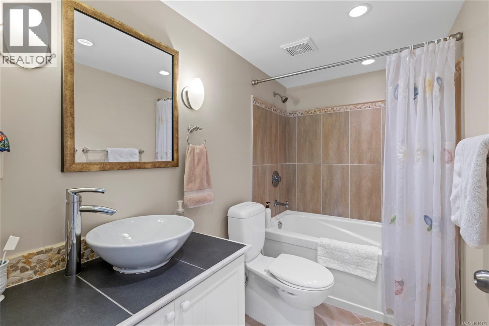 2530 Spring Beach Dr, Gabriola Island