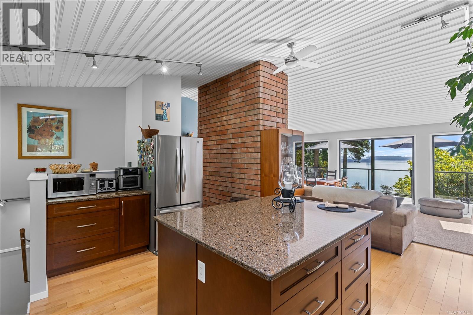 2530 Spring Beach Dr, Gabriola Island