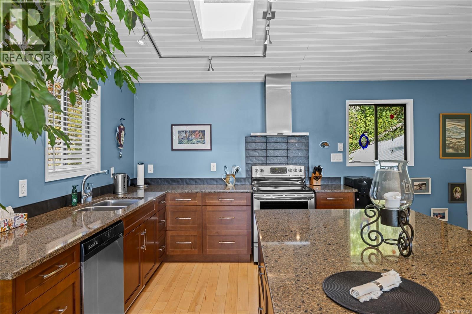2530 Spring Beach Dr, Gabriola Island