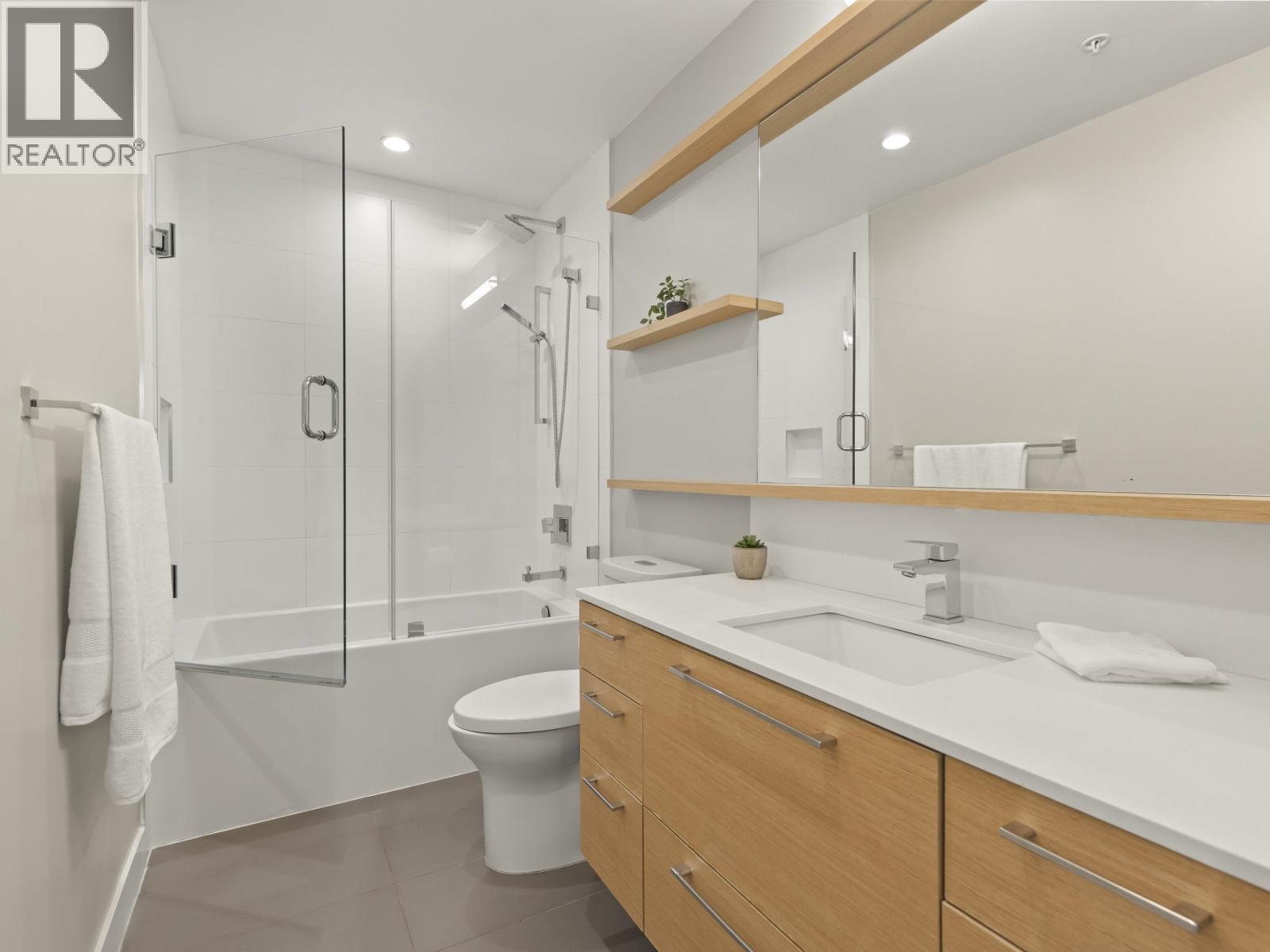 303 1327 DRAYCOTT ROAD, North Vancouver