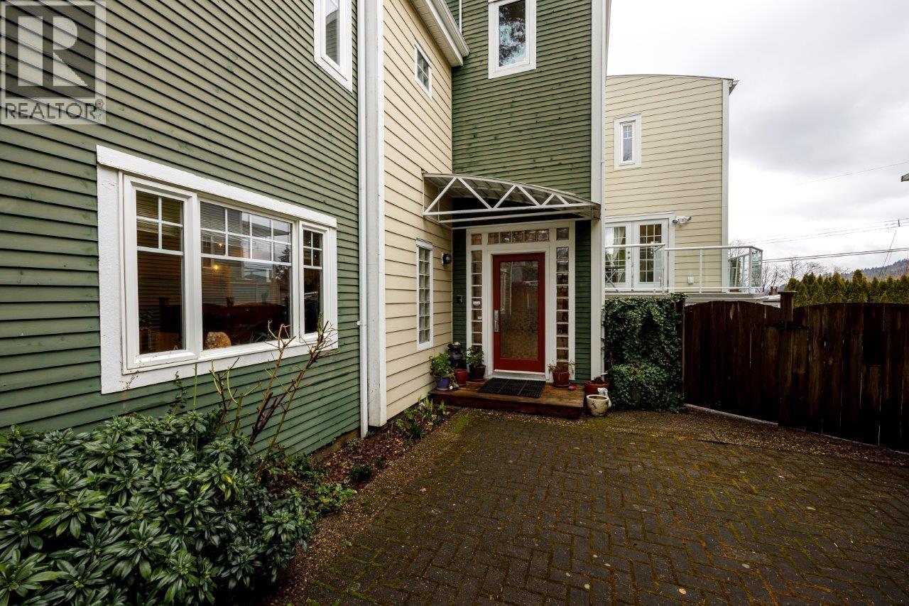 26 N STRATFORD AVENUE, Burnaby