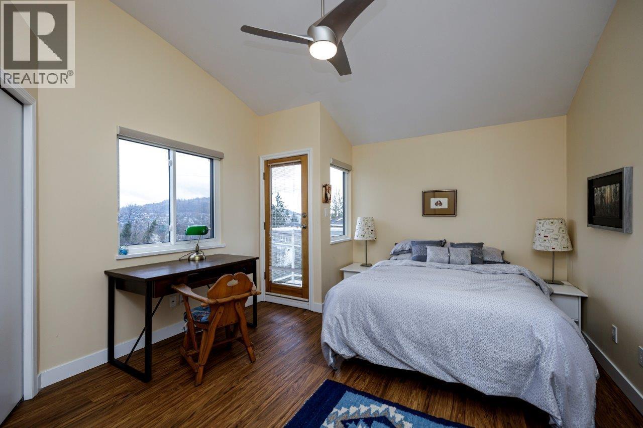 26 N STRATFORD AVENUE, Burnaby