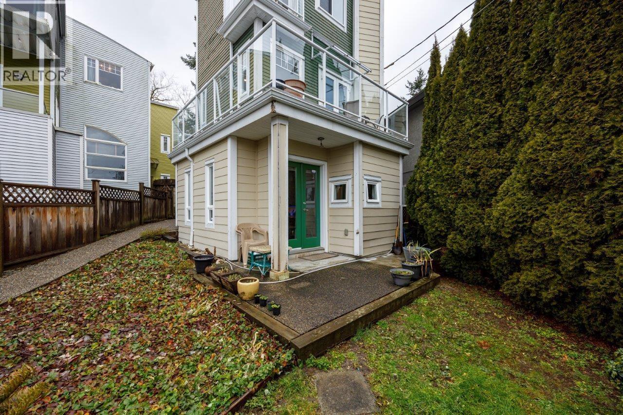 26 N STRATFORD AVENUE, Burnaby