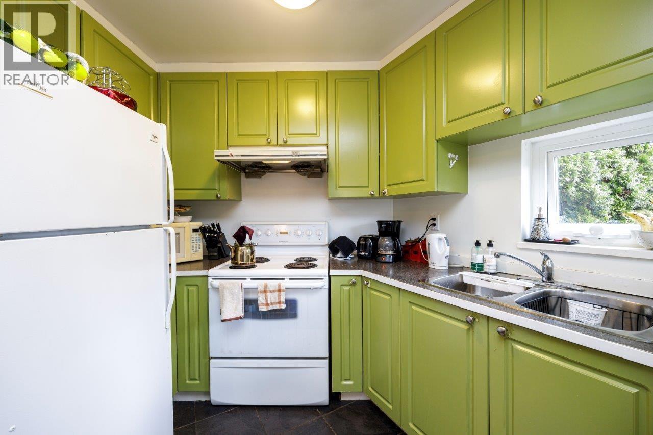 26 N STRATFORD AVENUE, Burnaby