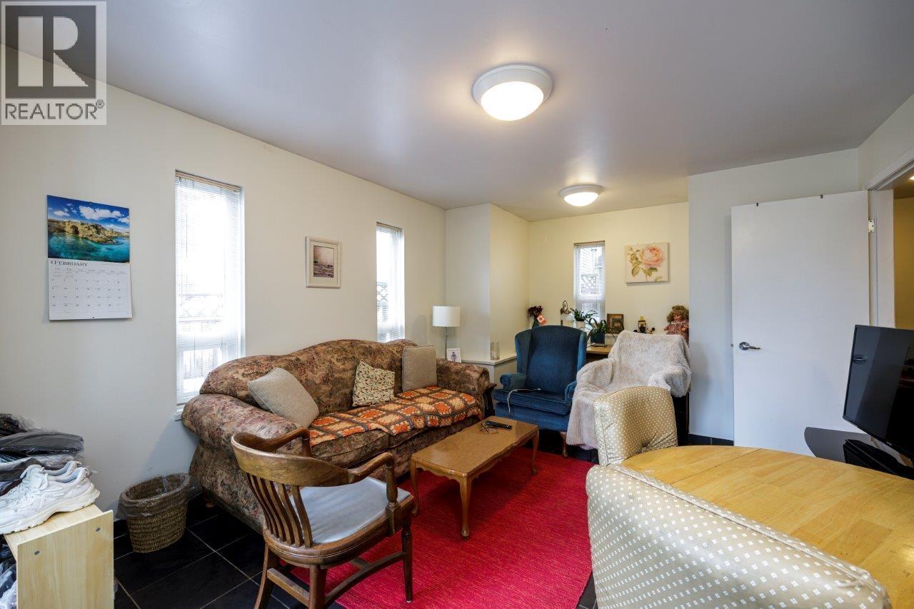 26 N STRATFORD AVENUE, Burnaby