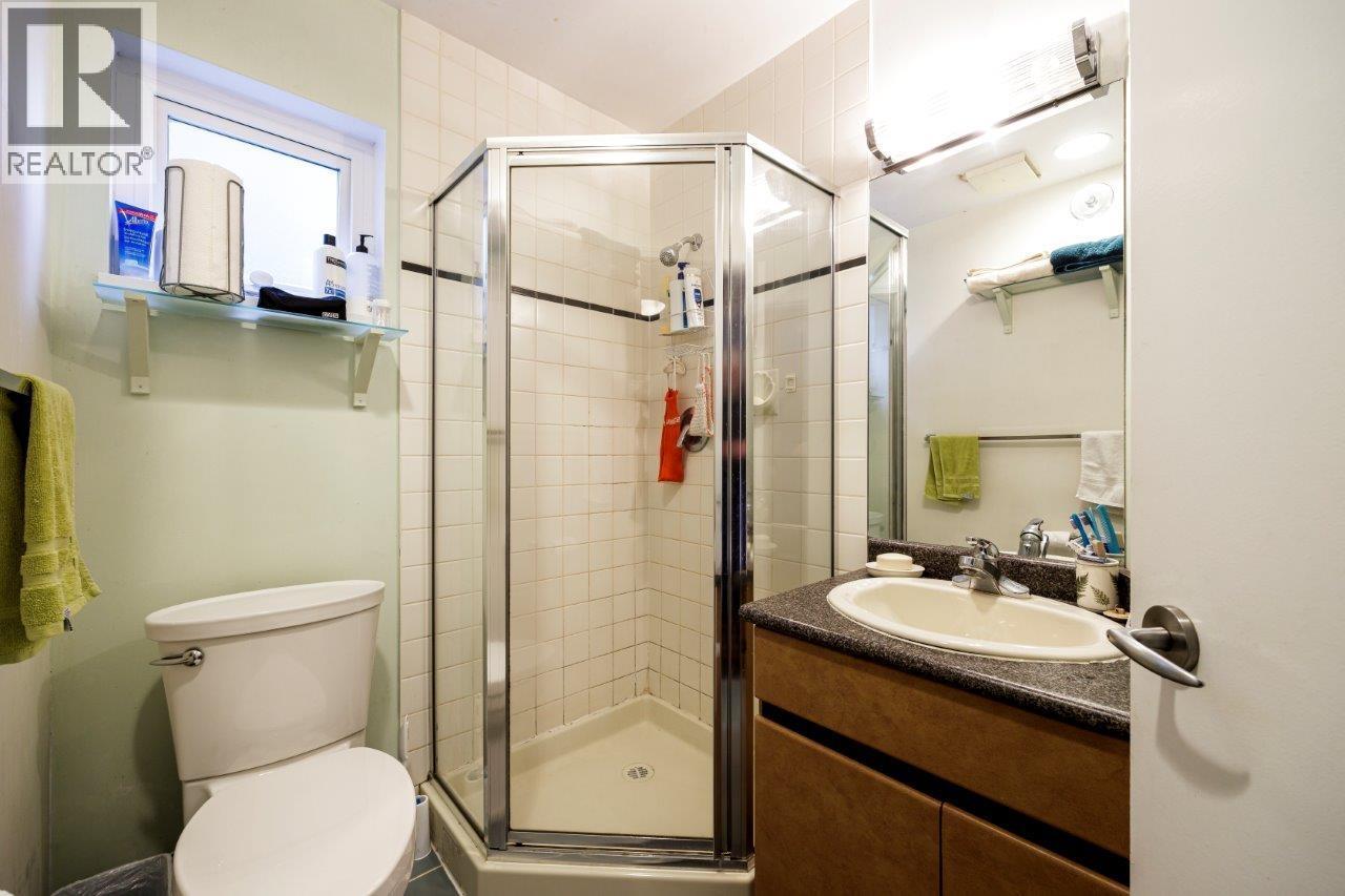 26 N STRATFORD AVENUE, Burnaby