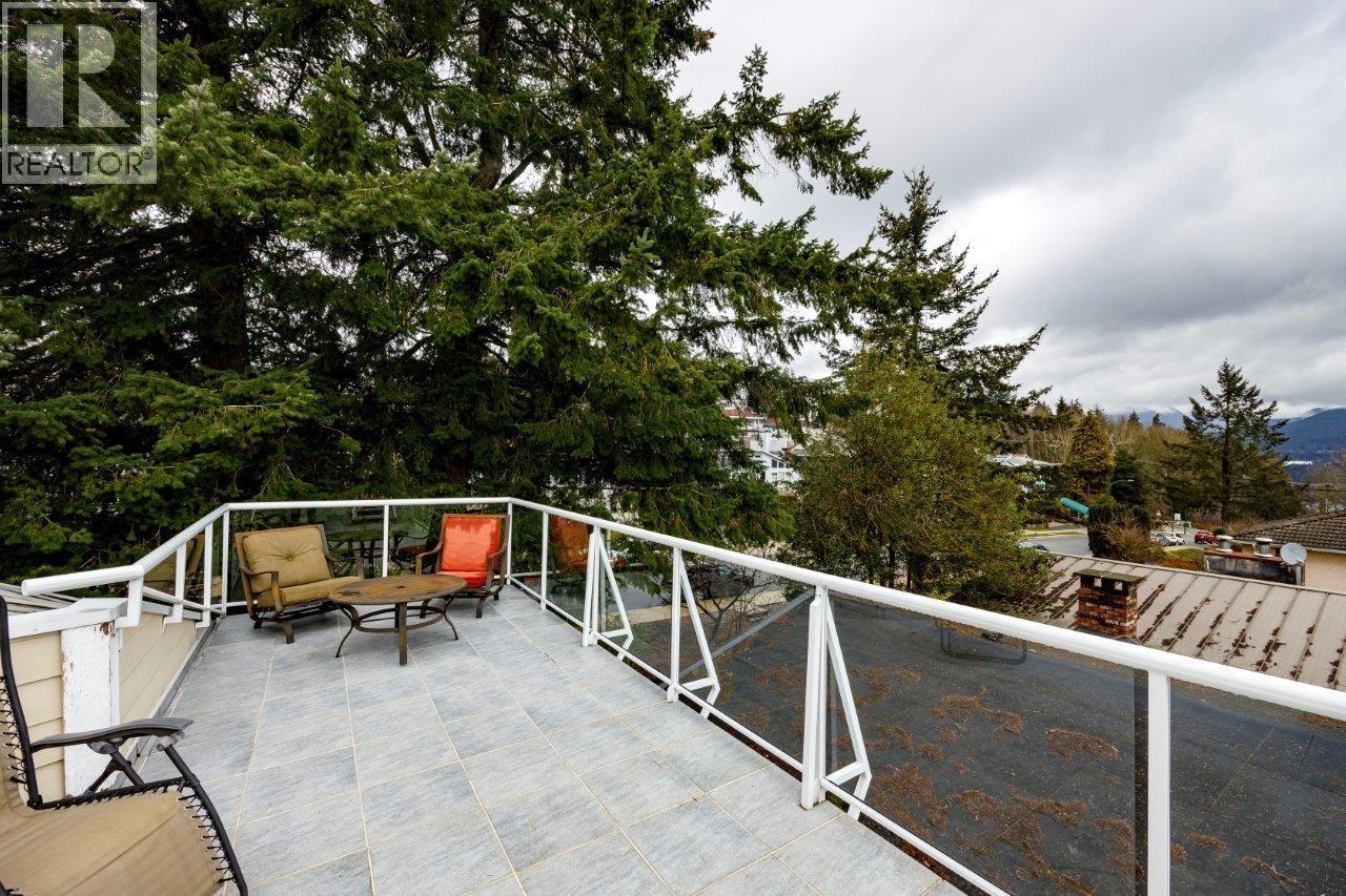 26 N STRATFORD AVENUE, Burnaby