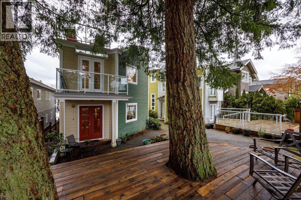 26 N STRATFORD AVENUE, Burnaby