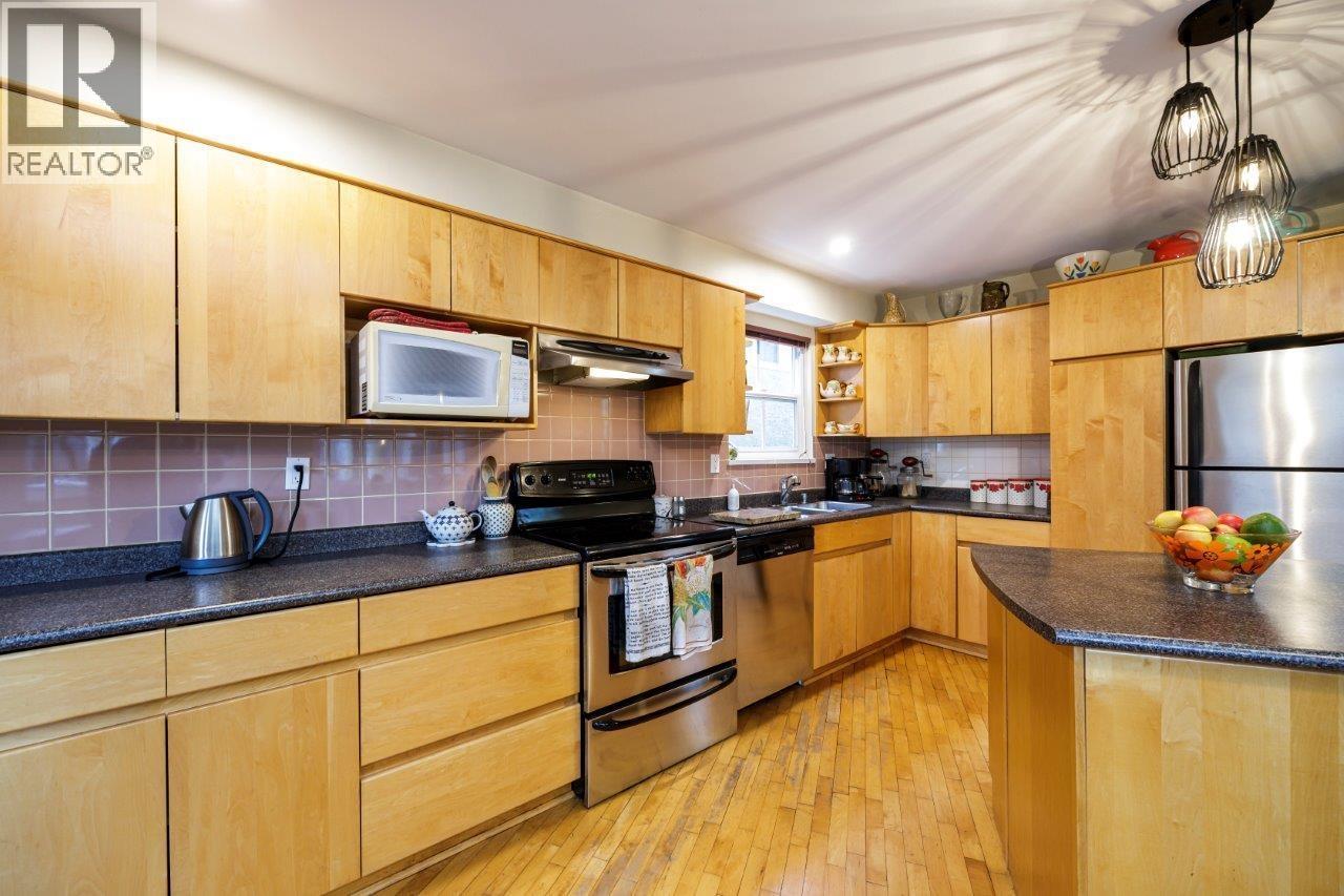 26 N STRATFORD AVENUE, Burnaby