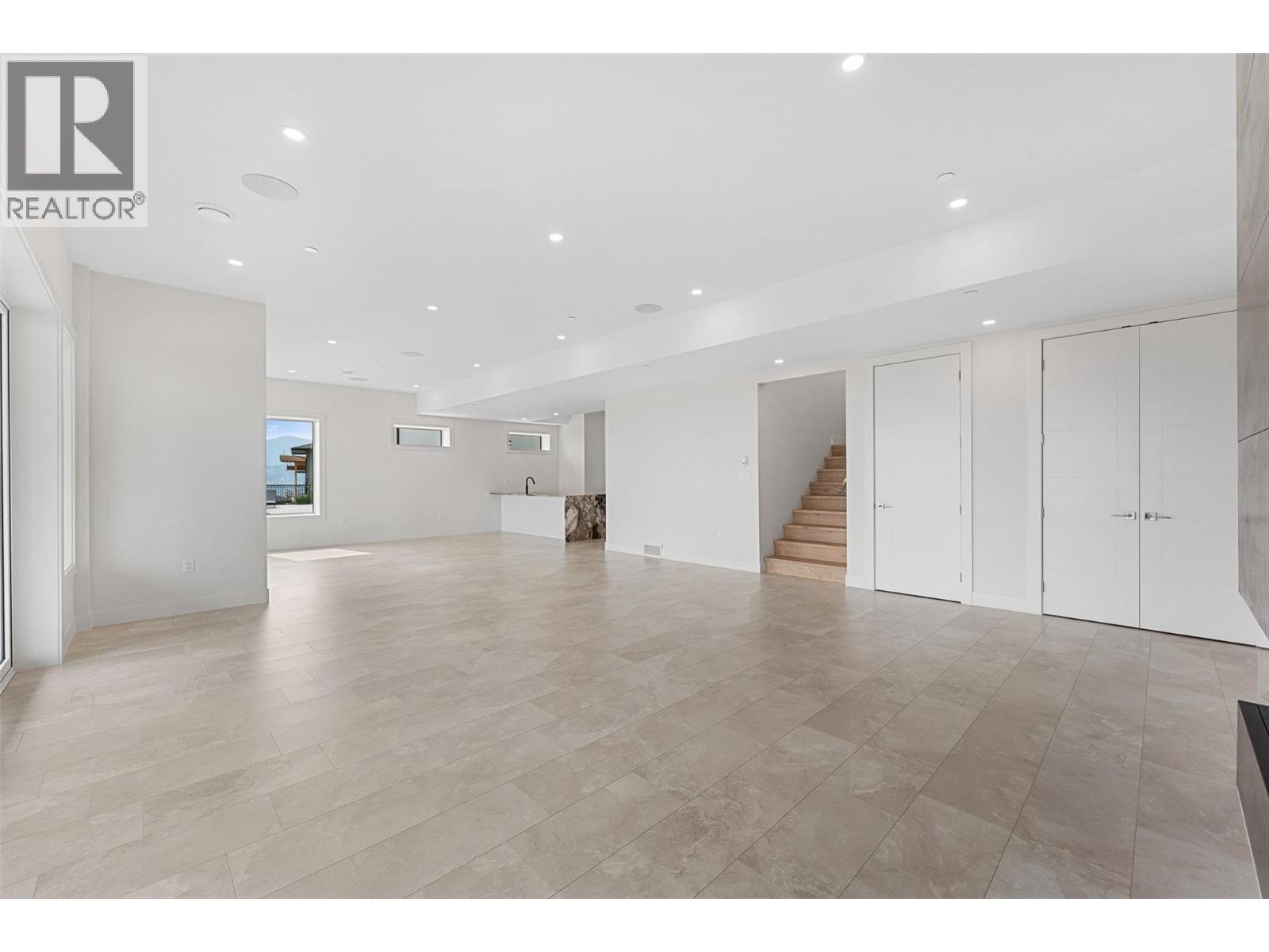 18697 Mckenzie Court, Summerland