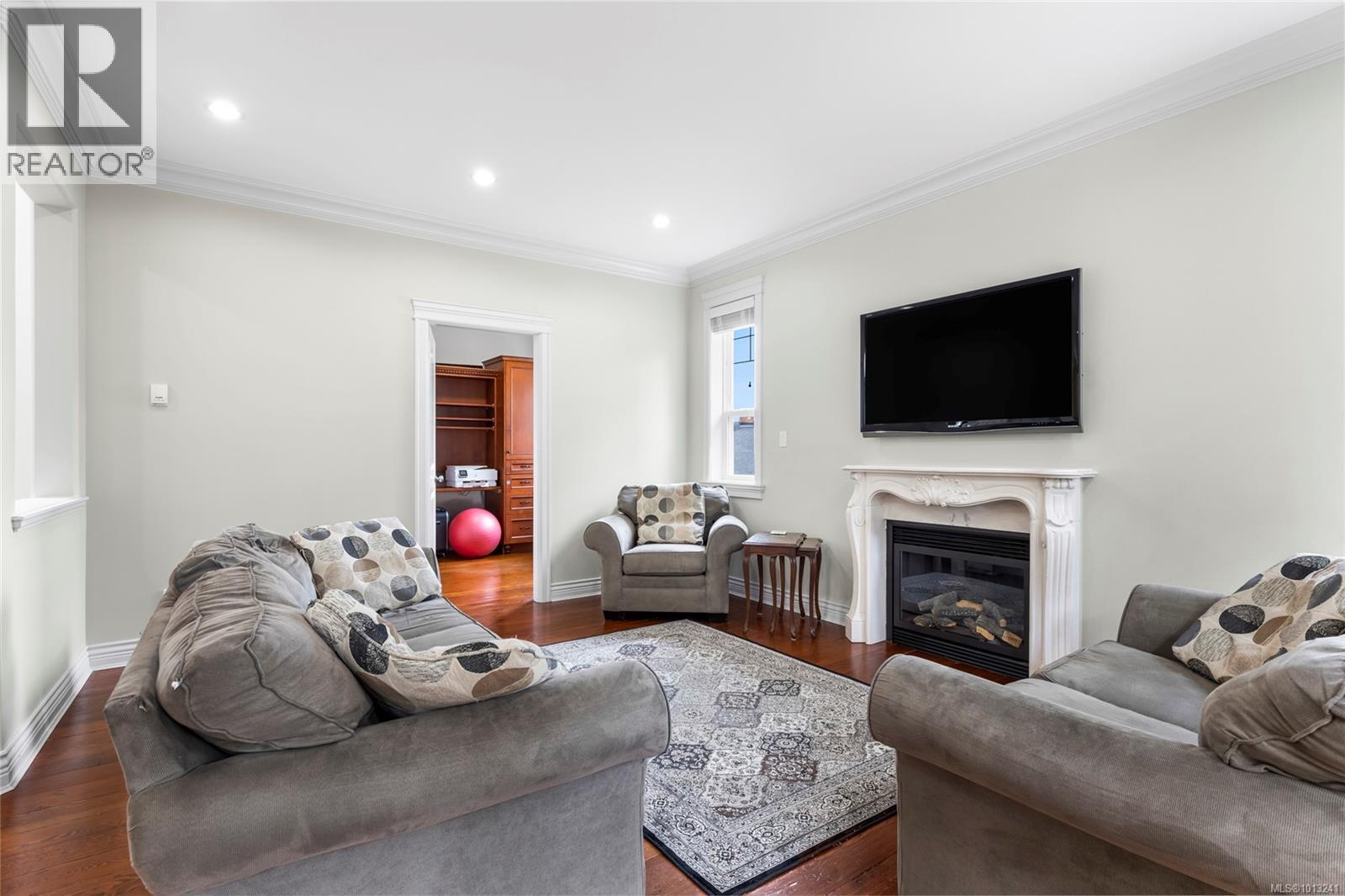  3927 Druce Lane, Saanich