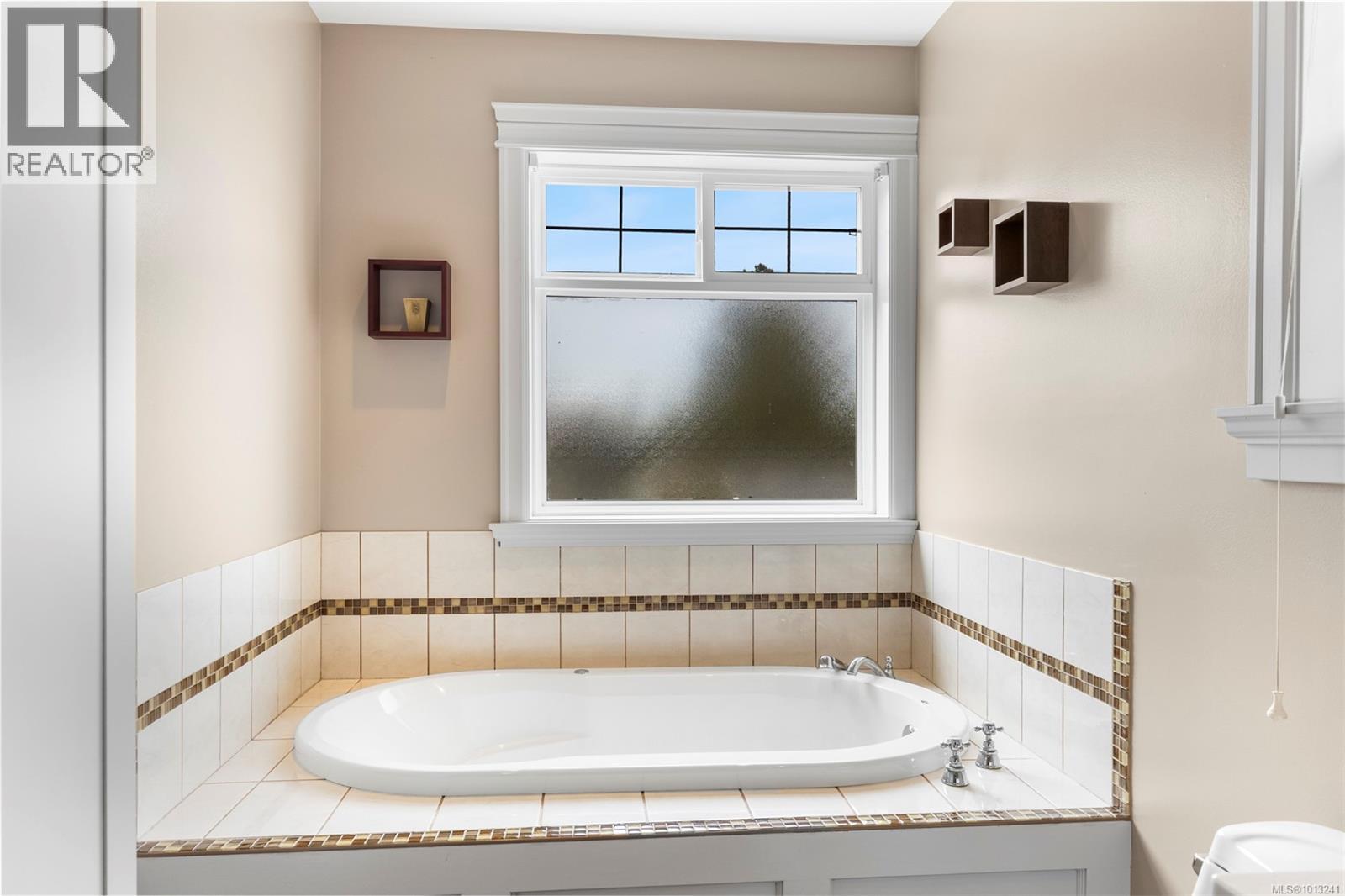  3927 Druce Lane, Saanich