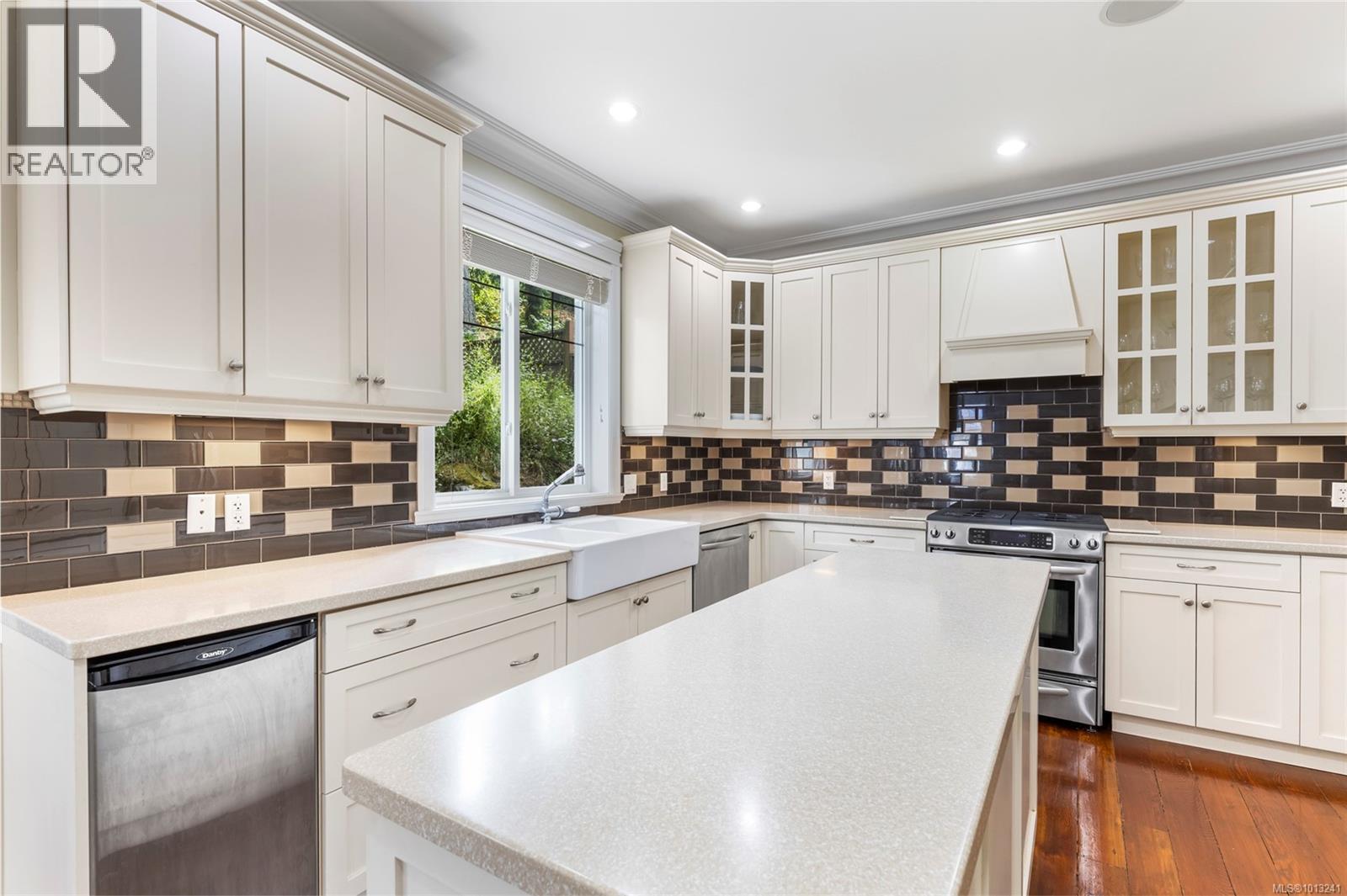  3927 Druce Lane, Saanich