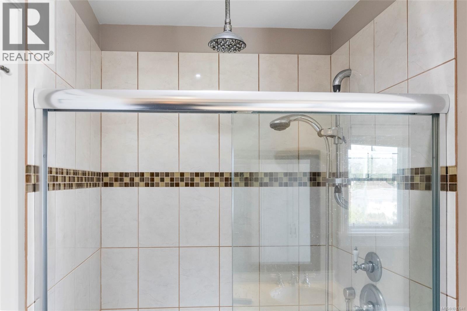  3927 Druce Lane, Saanich