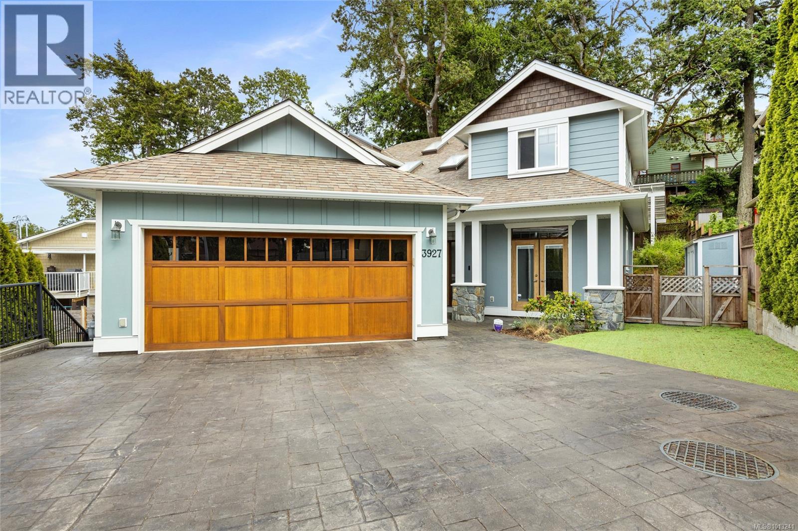  3927 Druce Lane, Saanich