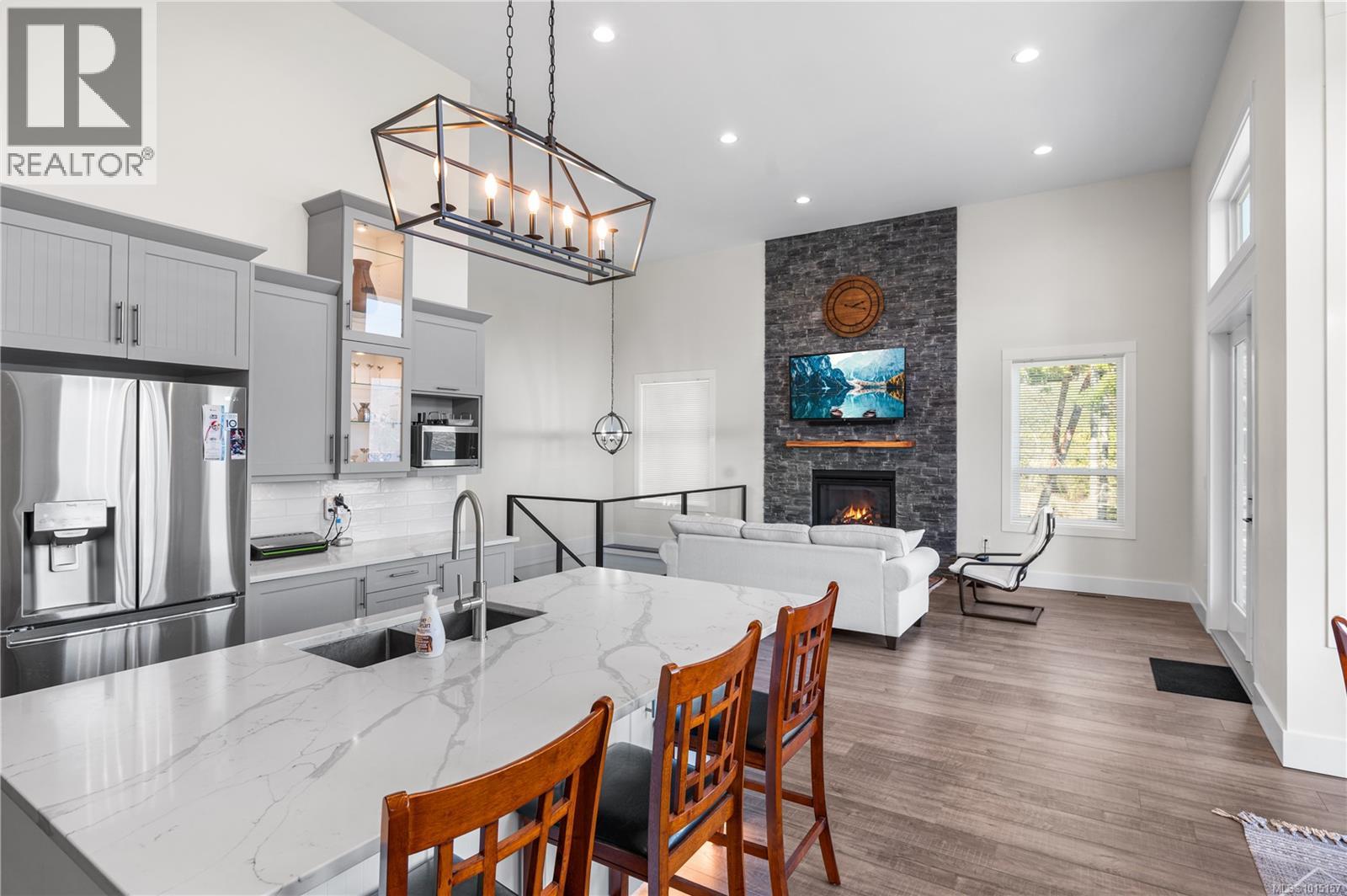 6469 Marine Cres, Duncan