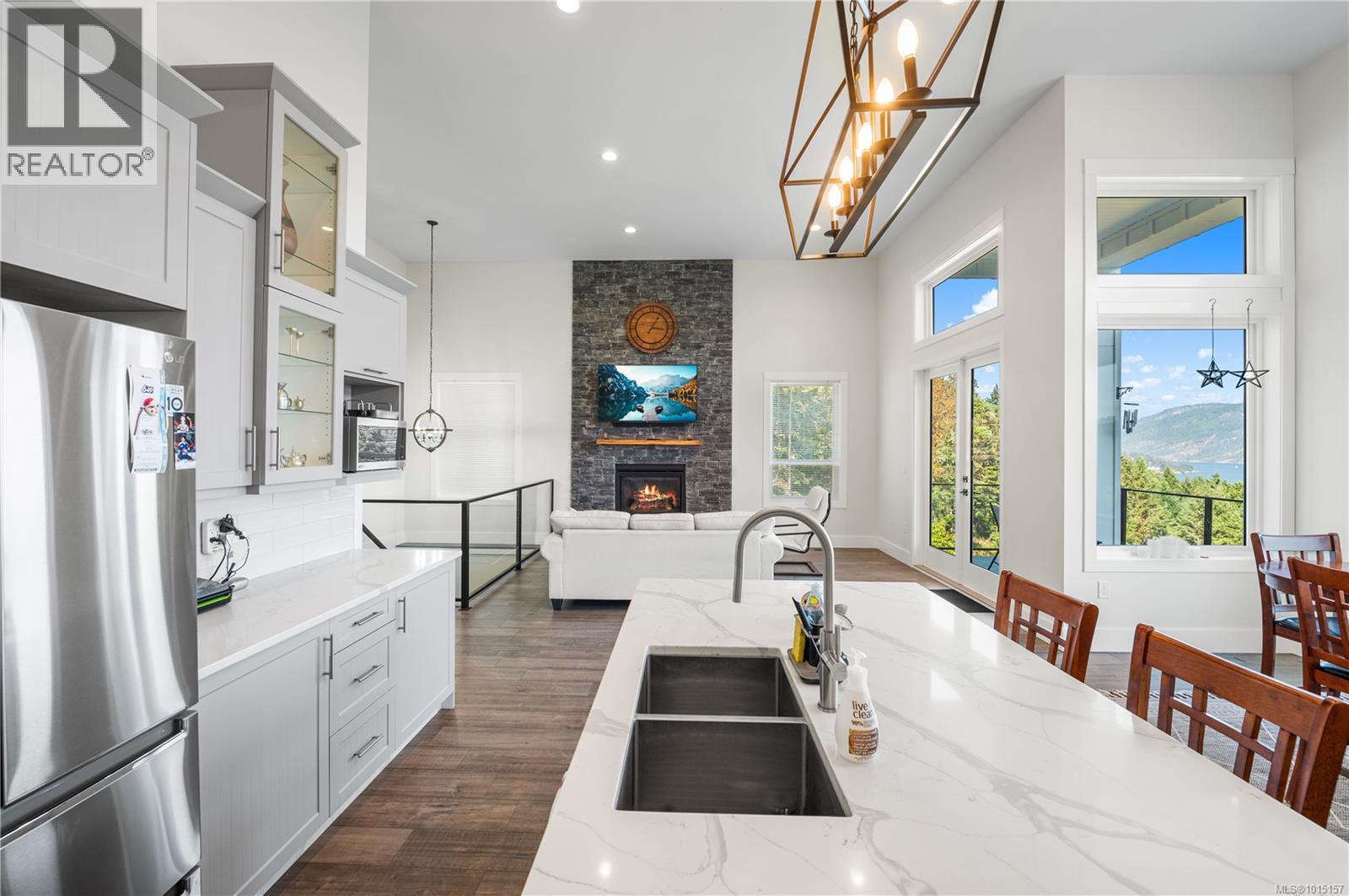 6469 Marine Cres, Duncan