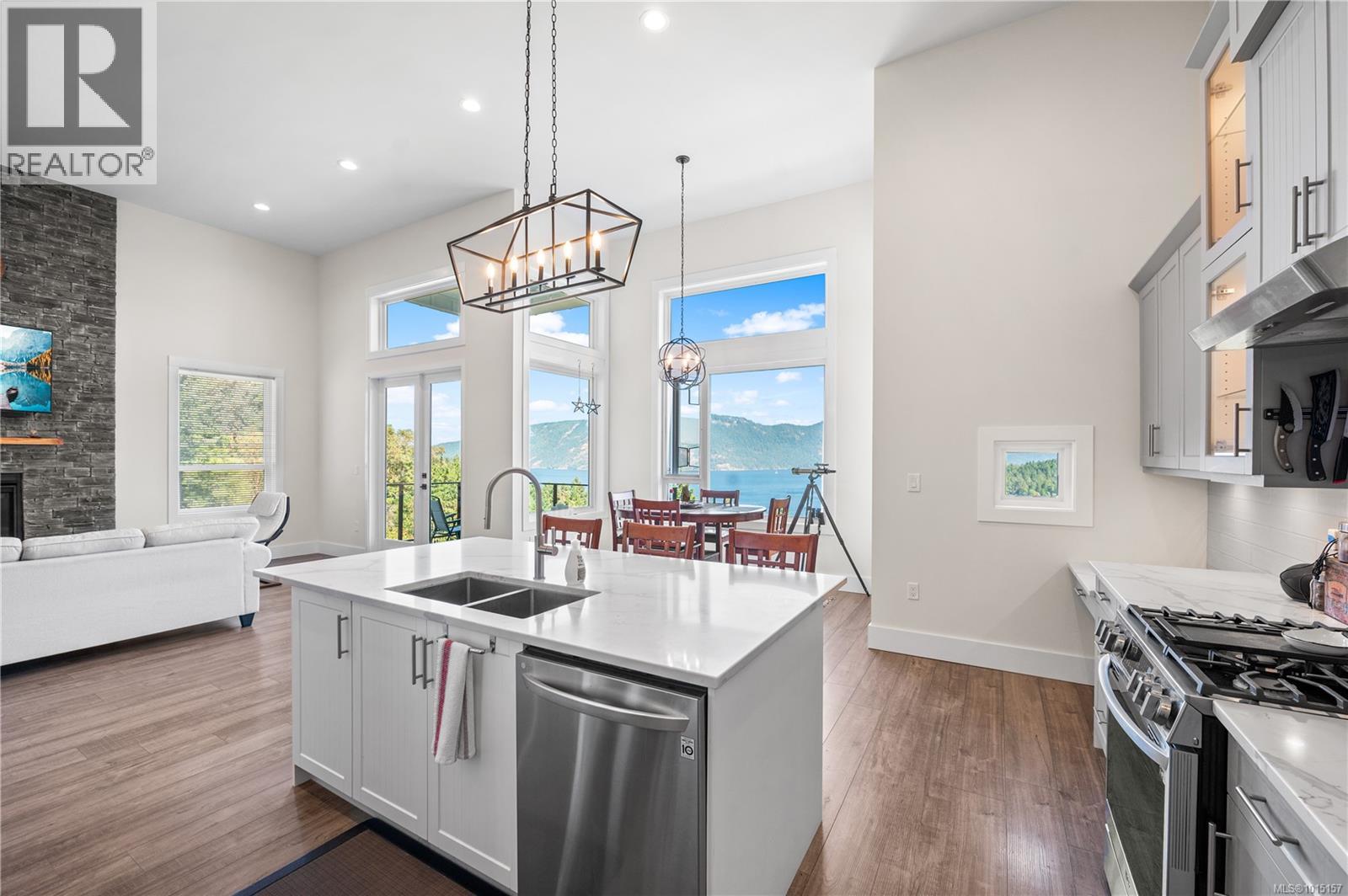 6469 Marine Cres, Duncan