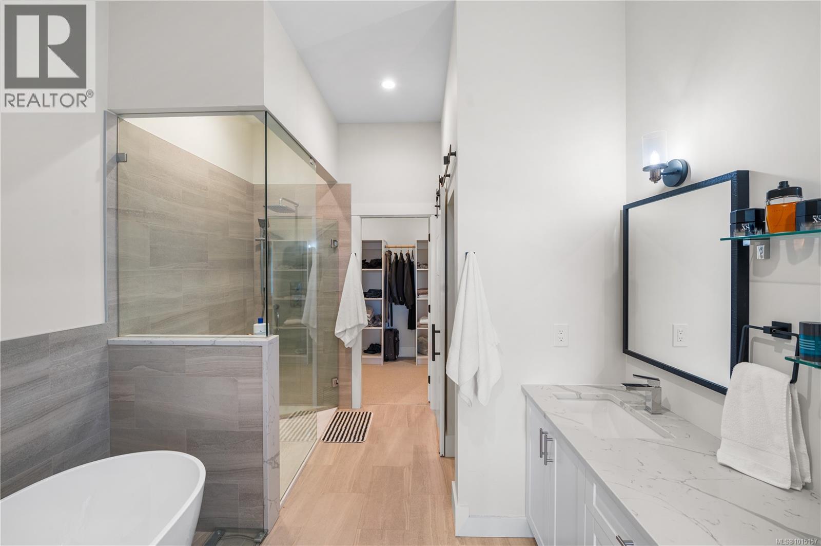6469 Marine Cres, Duncan
