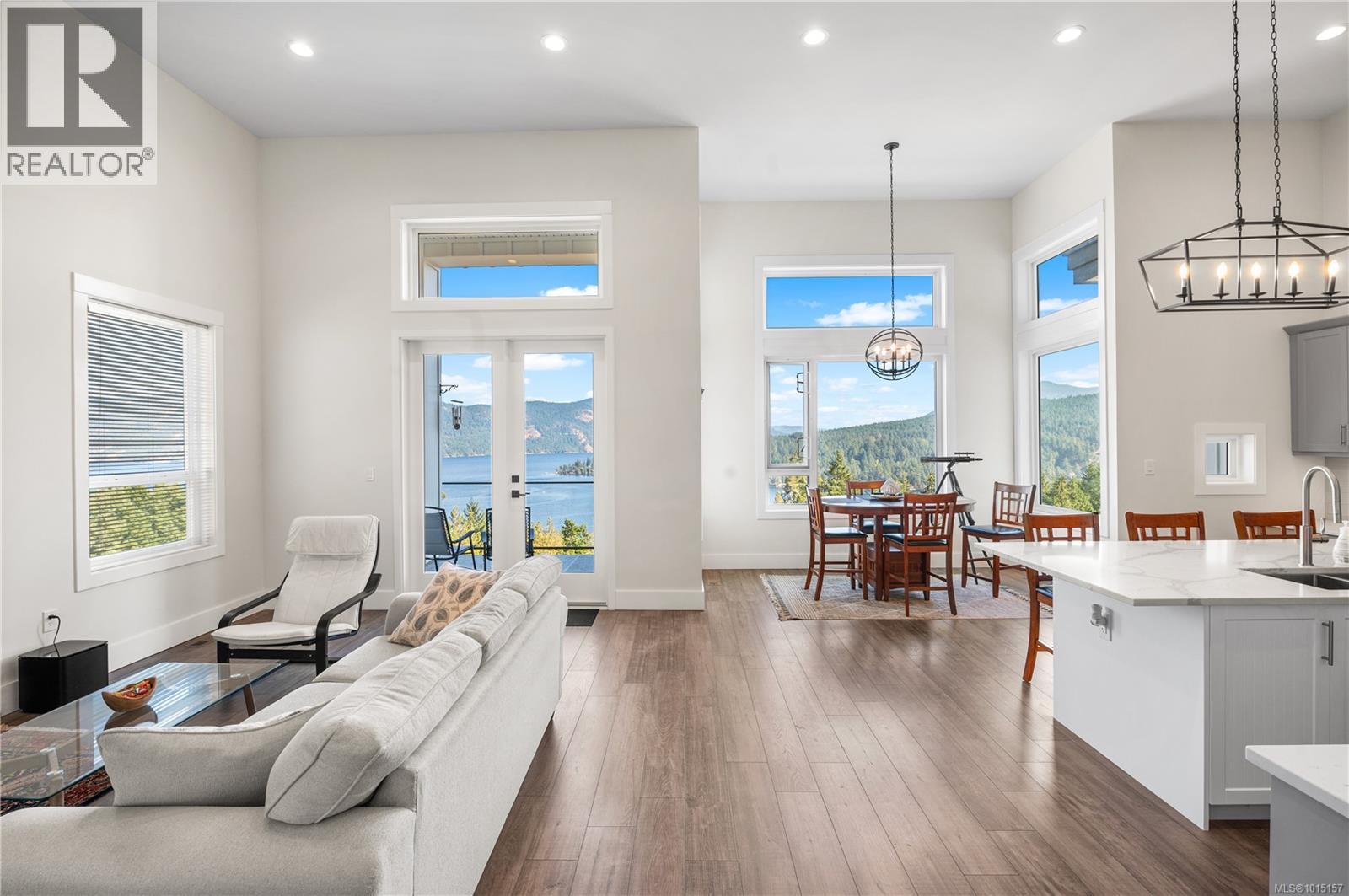 6469 Marine Cres, Duncan