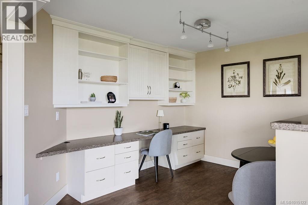 405 1033 Belmont Avenue, Victoria