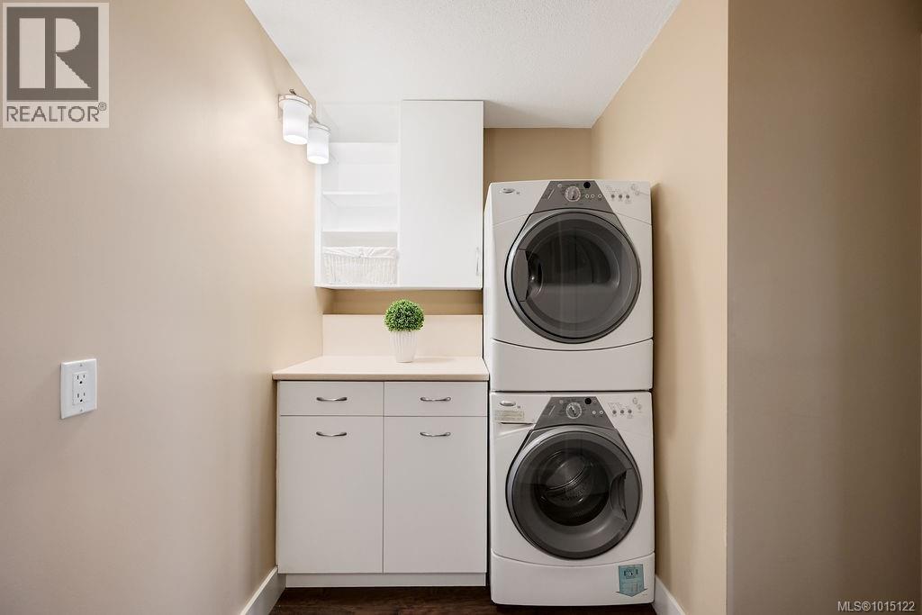 405 1033 Belmont Avenue, Victoria