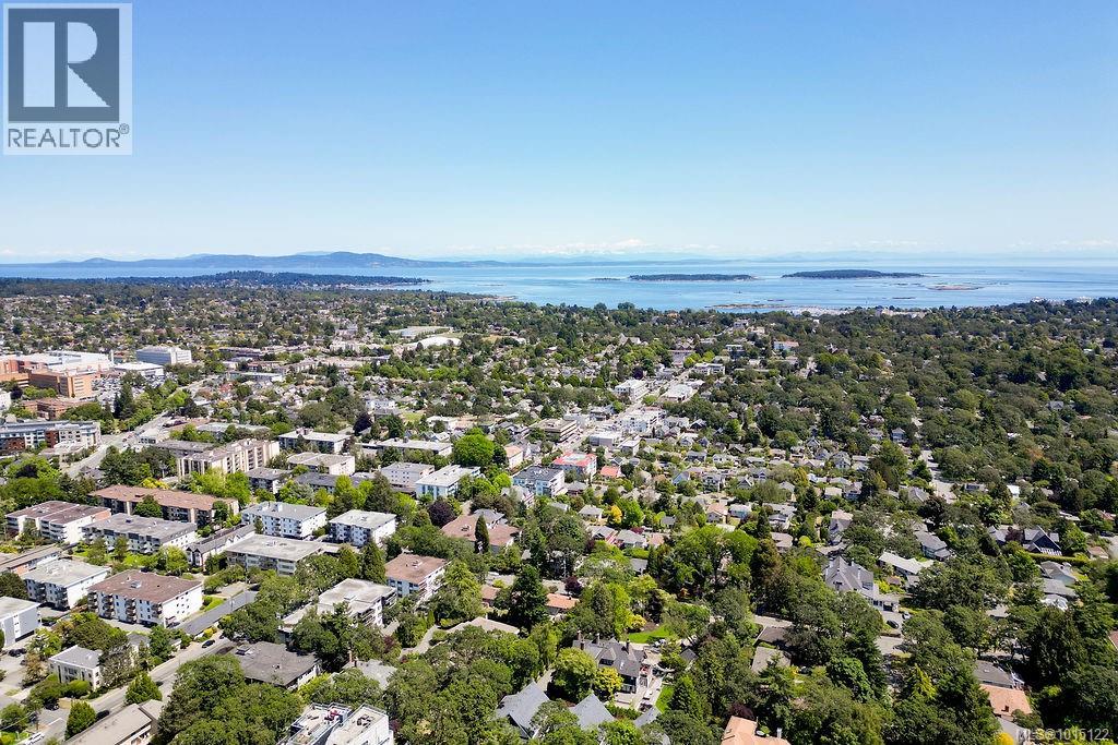 405 1033 Belmont Avenue, Victoria