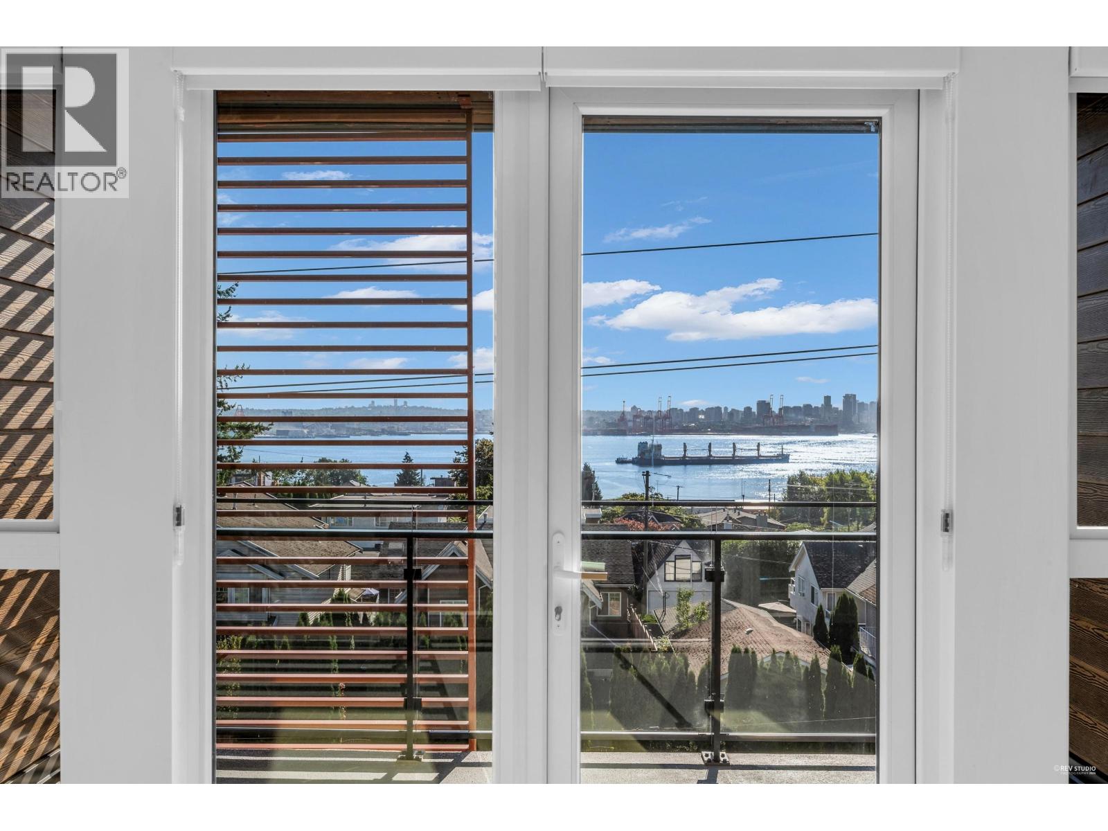 407 422 E 3RD STREET, North Vancouver