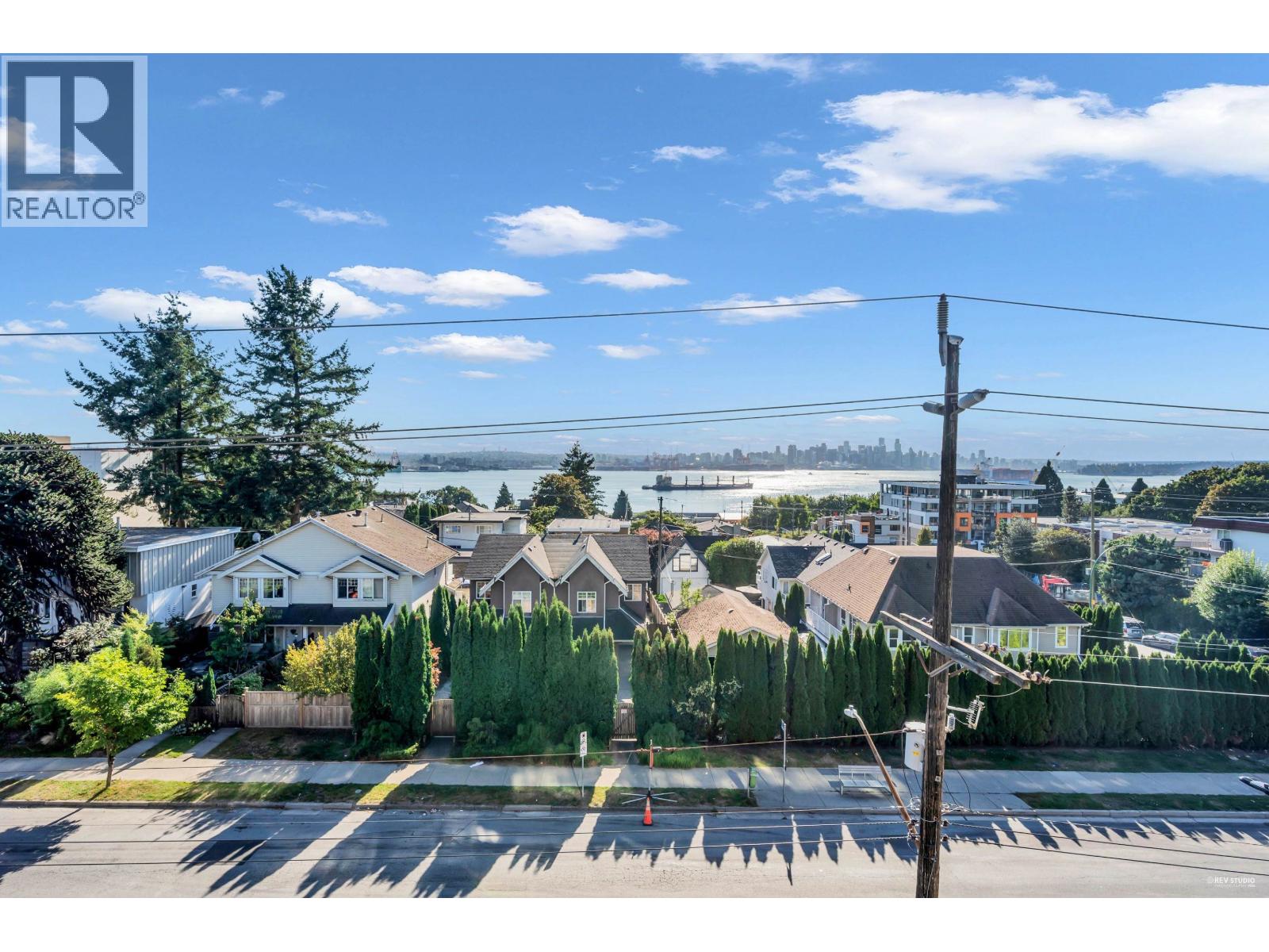 407 422 E 3RD STREET, North Vancouver