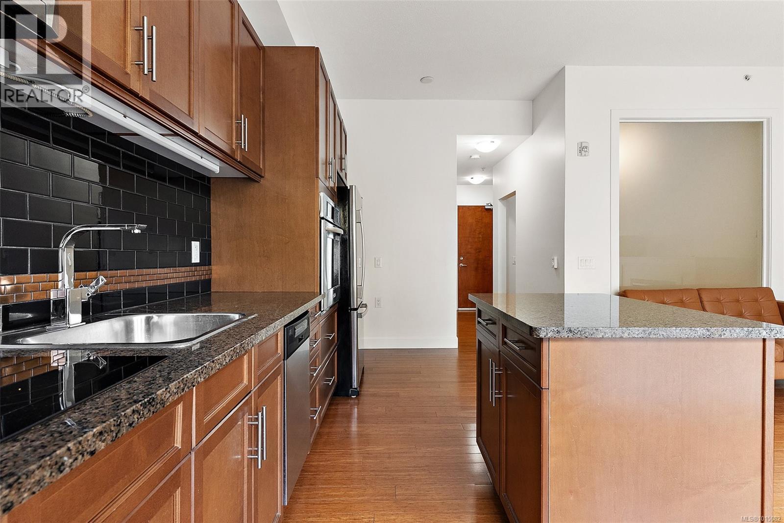 211 240 Cook Street, Victoria