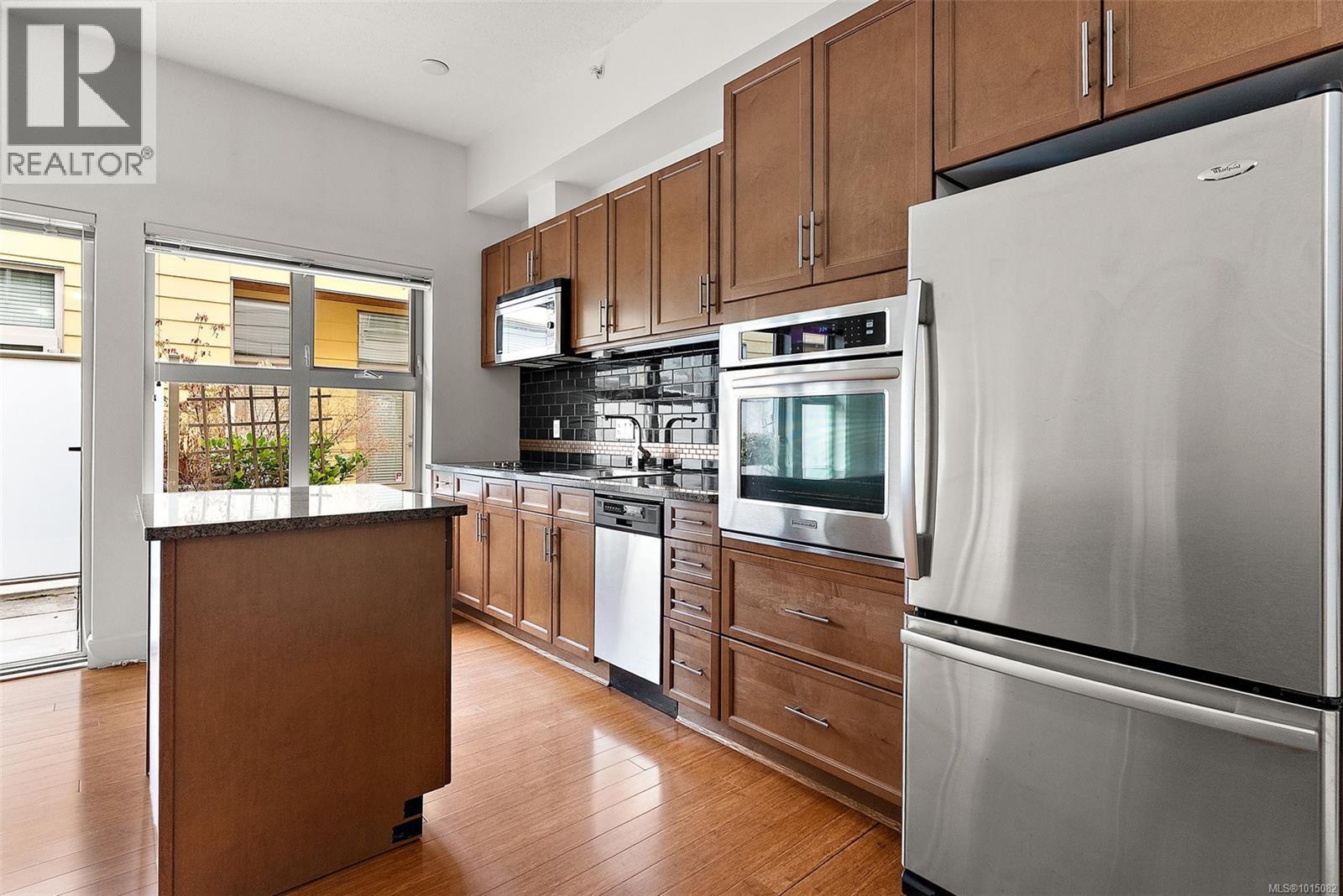 211 240 Cook Street, Victoria