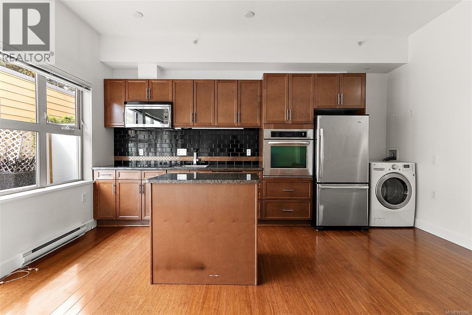 211 240 Cook Street, Victoria