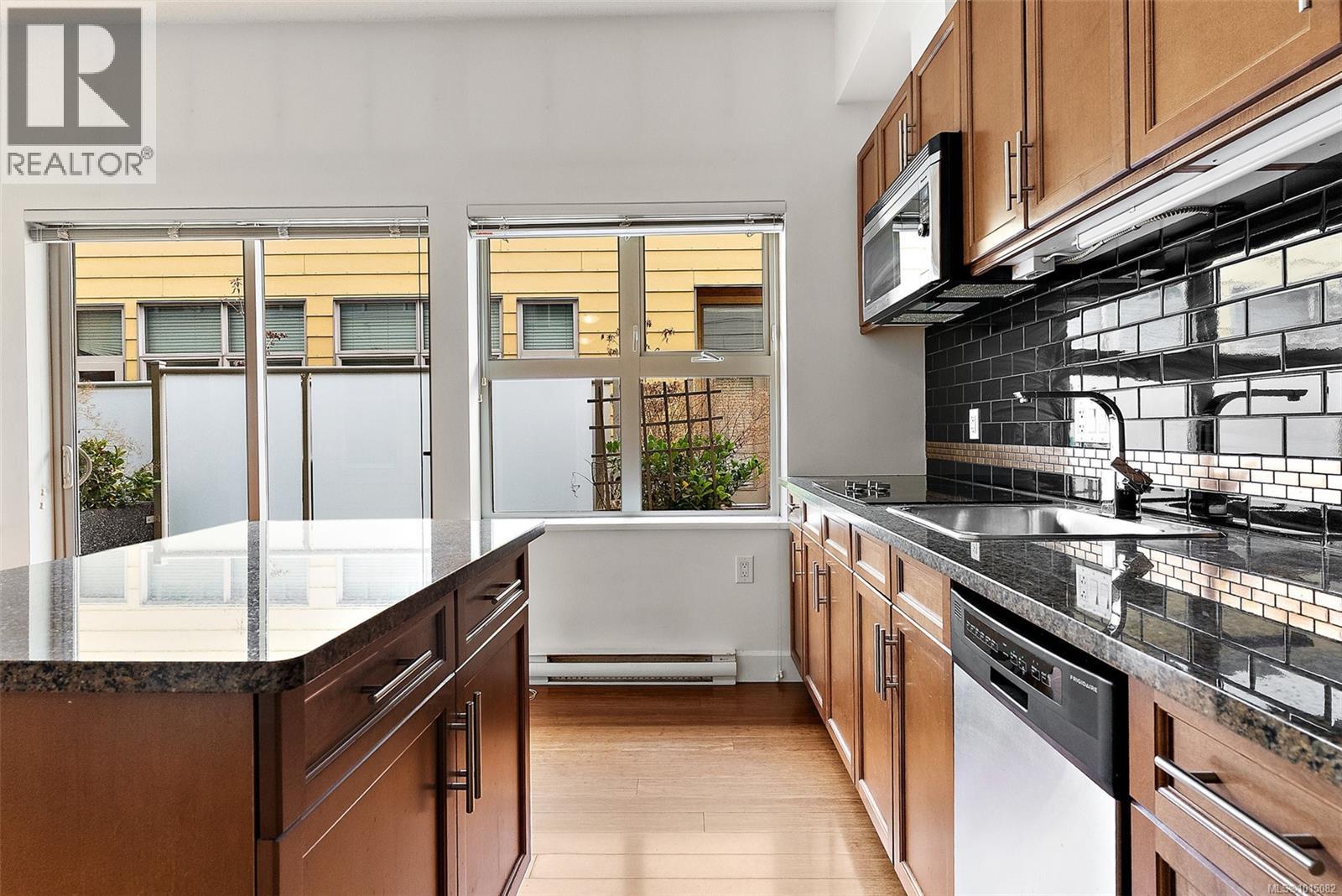 211 240 Cook Street, Victoria