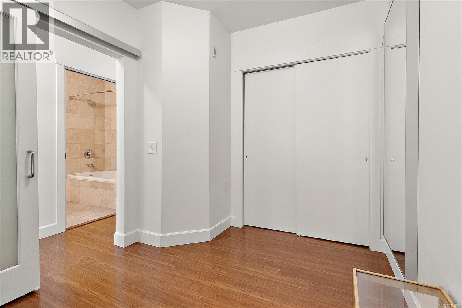 211 240 Cook Street, Victoria