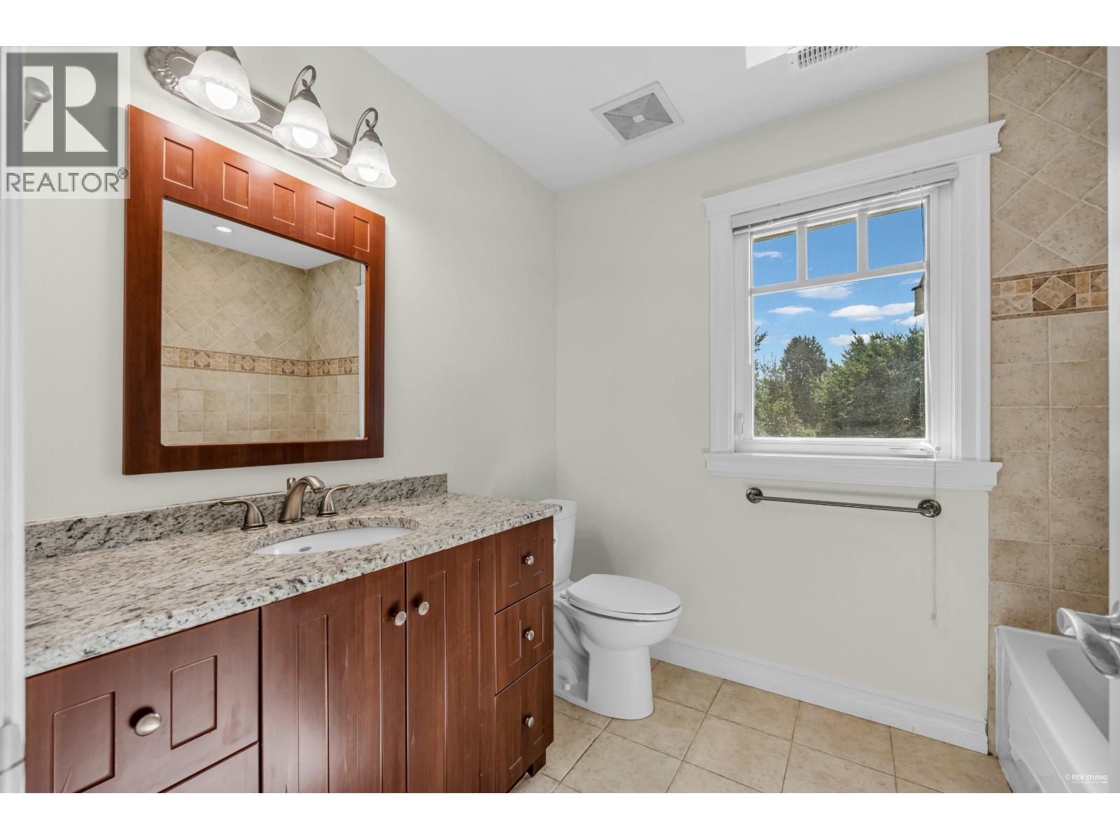 1138 INGLEWOOD AVENUE, West Vancouver