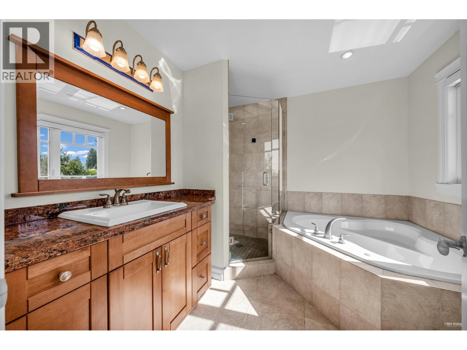 1138 INGLEWOOD AVENUE, West Vancouver