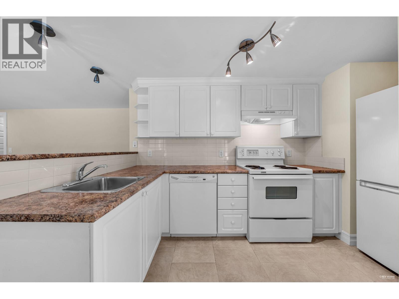 1138 INGLEWOOD AVENUE, West Vancouver