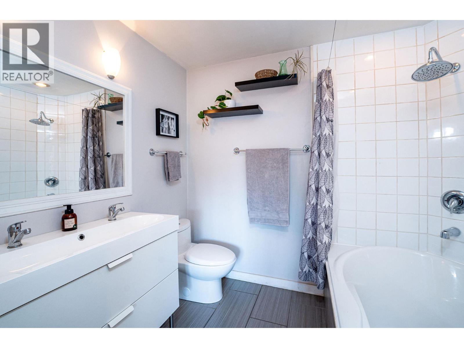 163 Pearkes Drive, Revelstoke