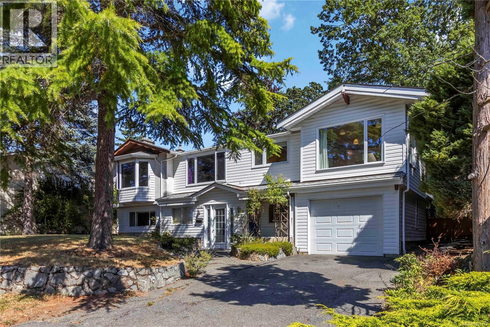  1748 Llandaff Place, Saanich