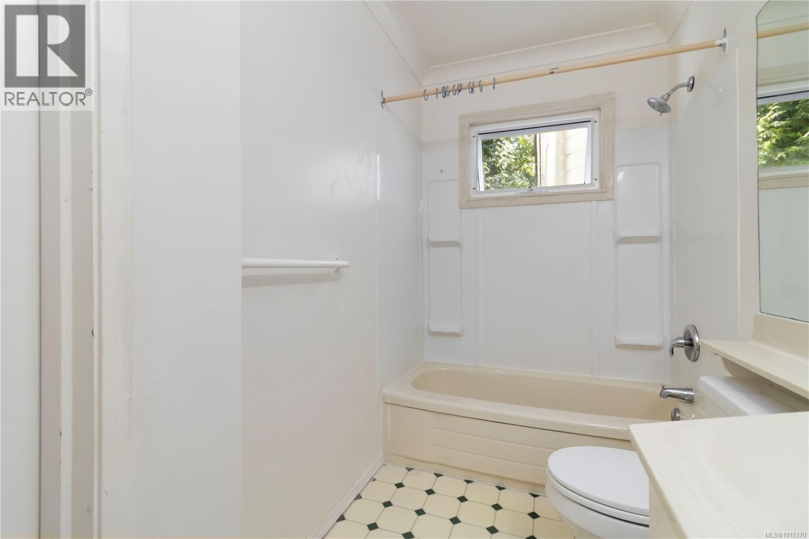 1748 Llandaff Place, Saanich